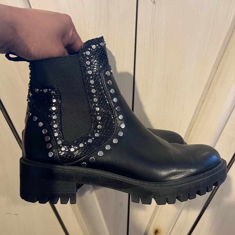 Zara boots 🖤 I accept offer